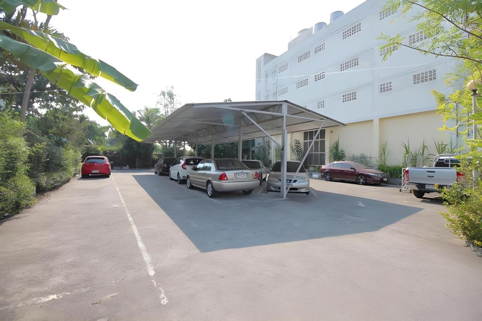 Super Oyo 498 Ladawan Villa Bangkok Dış mekan fotoğraf